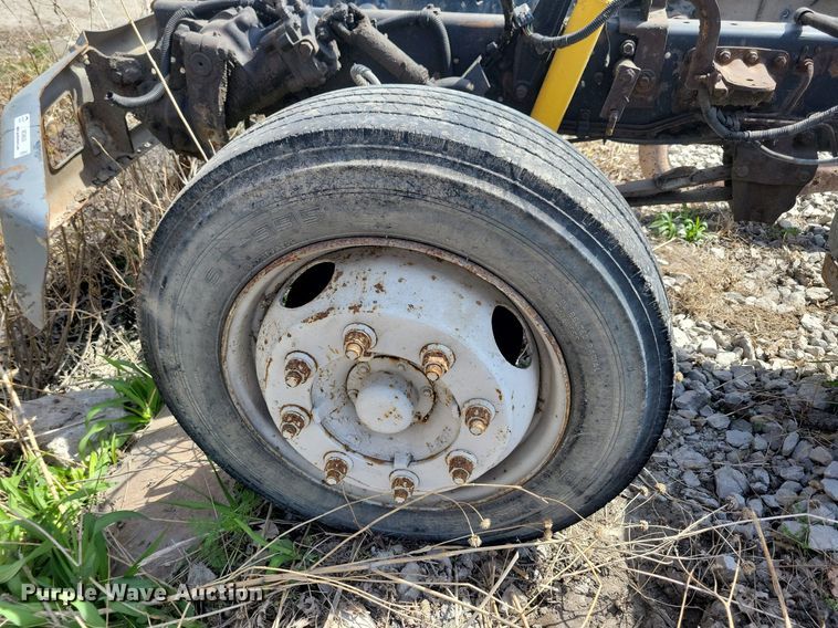 image for item MO9652 1996 Ford F800  truck parts