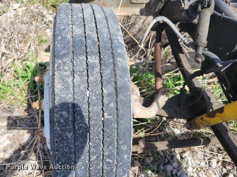 image for item MO9652 1996 Ford F800  truck parts