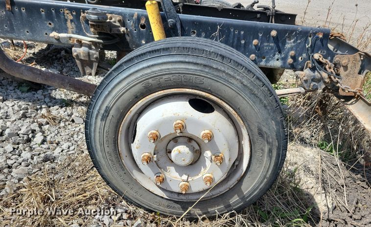 image for item MO9652 1996 Ford F800  truck parts