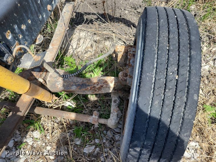 image for item MO9652 1996 Ford F800  truck parts