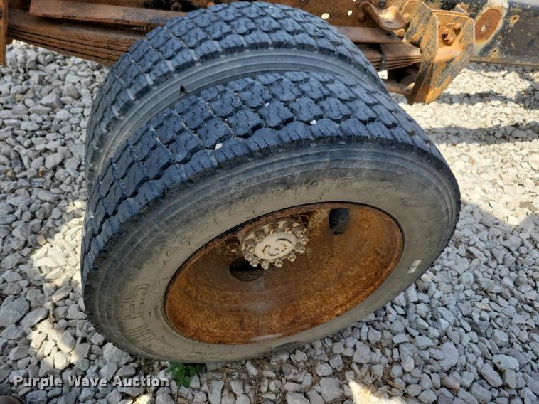 image for item MO9652 1996 Ford F800  truck parts