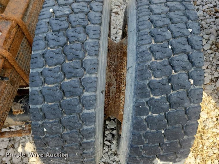 image for item MO9652 1996 Ford F800  truck parts