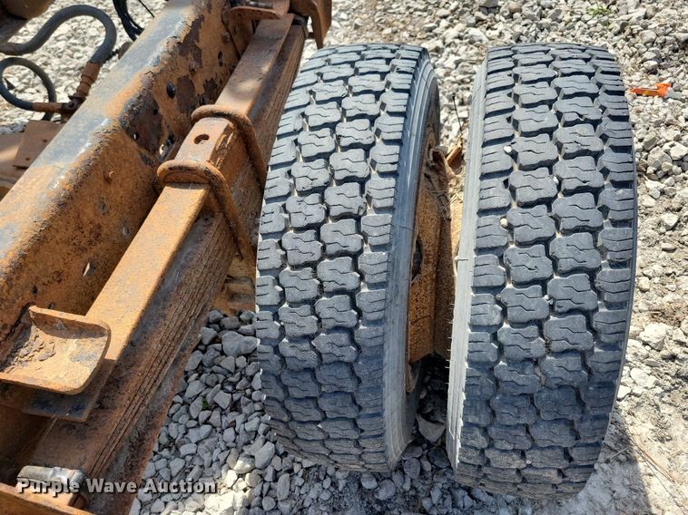 image for item MO9652 1996 Ford F800  truck parts