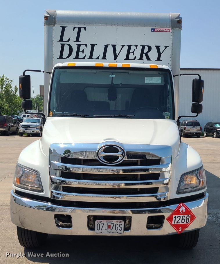 image for item MO9850 2017 Hino 268A  box truck