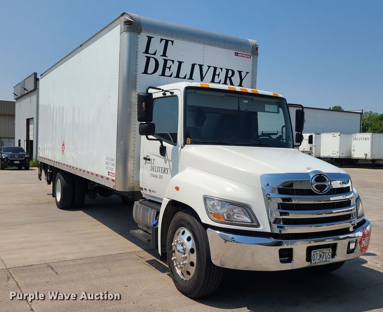 image for item MO9850 2017 Hino 268A  box truck