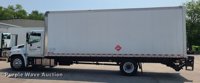 image for item MO9850 2017 Hino 268A  box truck