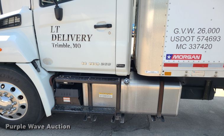 image for item MO9850 2017 Hino 268A  box truck