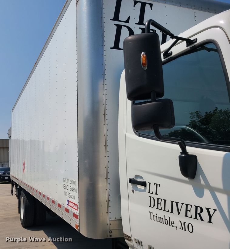 image for item MO9850 2017 Hino 268A  box truck