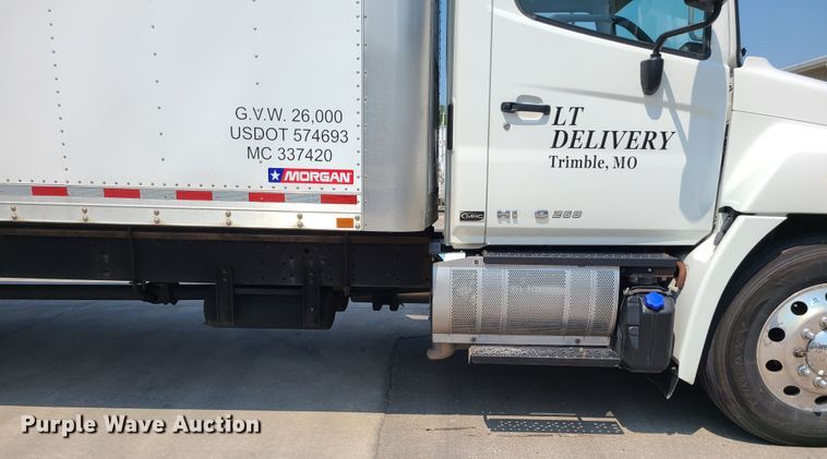 image for item MO9850 2017 Hino 268A  box truck