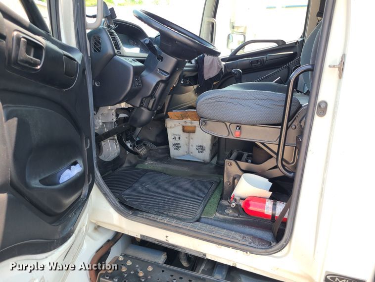 image for item MO9850 2017 Hino 268A  box truck