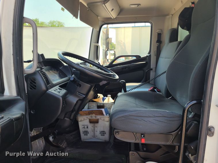 image for item MO9850 2017 Hino 268A  box truck