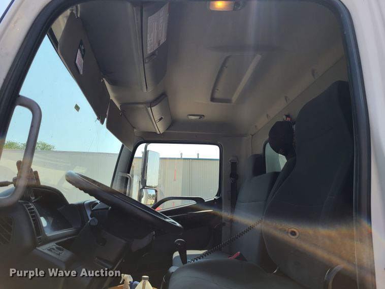 image for item MO9850 2017 Hino 268A  box truck