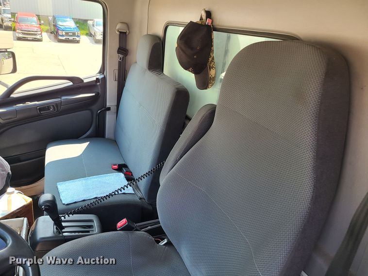 image for item MO9850 2017 Hino 268A  box truck