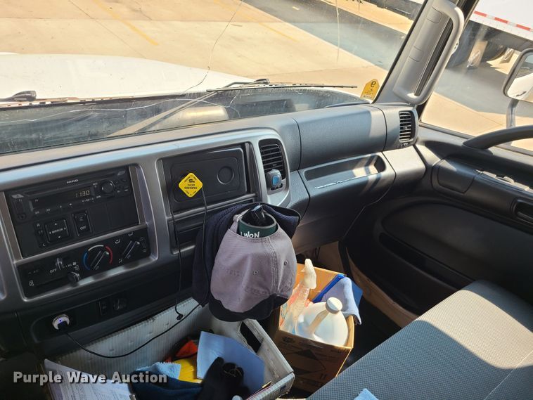 image for item MO9850 2017 Hino 268A  box truck