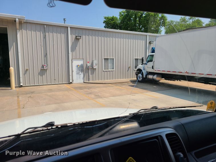 image for item MO9850 2017 Hino 268A  box truck