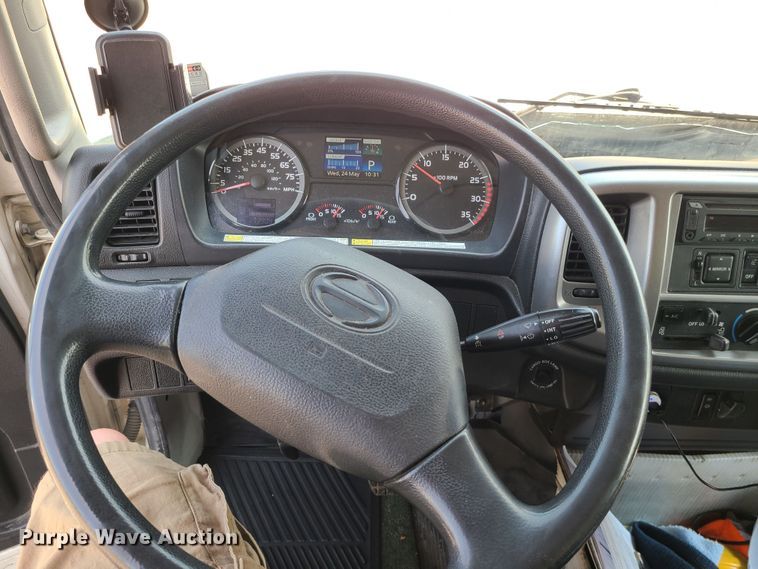 image for item MO9850 2017 Hino 268A  box truck