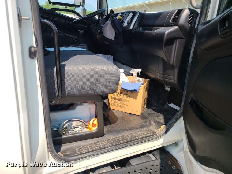 image for item MO9850 2017 Hino 268A  box truck