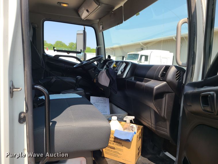 image for item MO9850 2017 Hino 268A  box truck