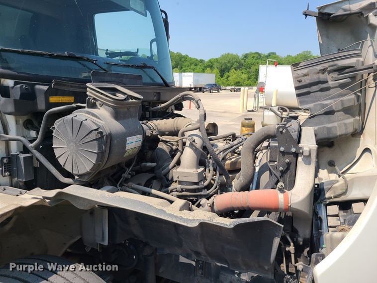 image for item MO9850 2017 Hino 268A  box truck