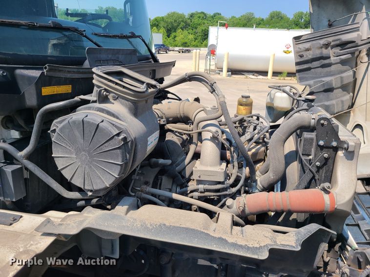 image for item MO9850 2017 Hino 268A  box truck