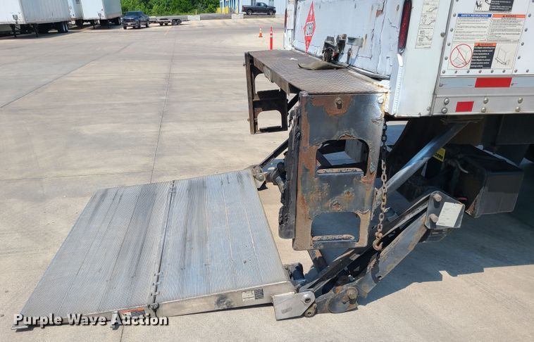 image for item MO9850 2017 Hino 268A  box truck