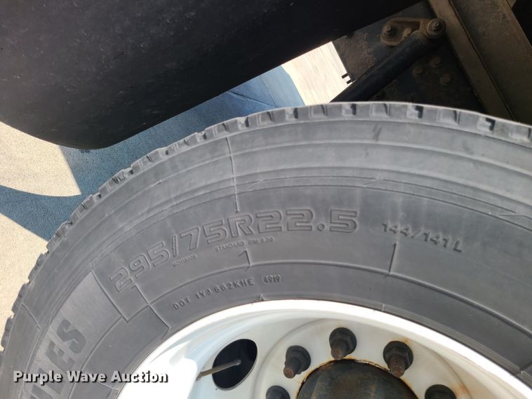 image for item MO9850 2017 Hino 268A  box truck