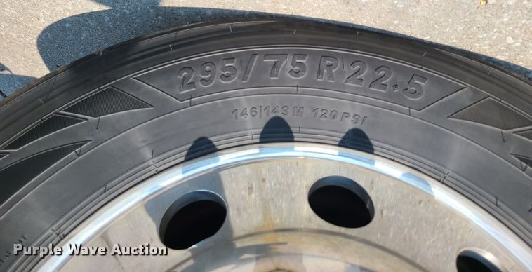 image for item MO9850 2017 Hino 268A  box truck