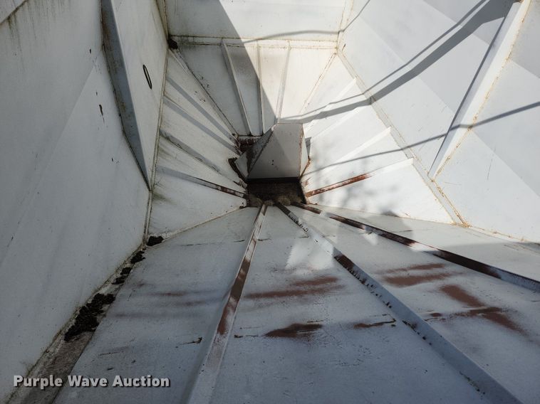 image for item MW9716 1998 Wheeler  grain trailer