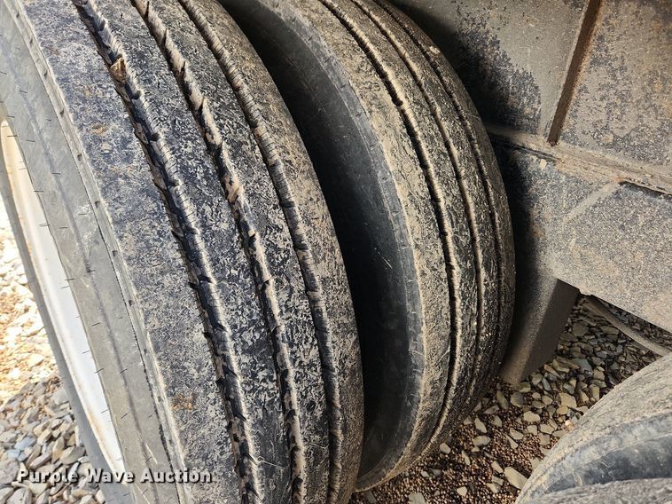 image for item MW9716 1998 Wheeler  grain trailer