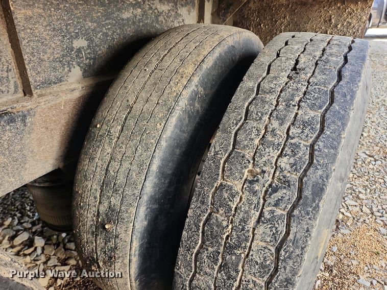 image for item MW9716 1998 Wheeler  grain trailer