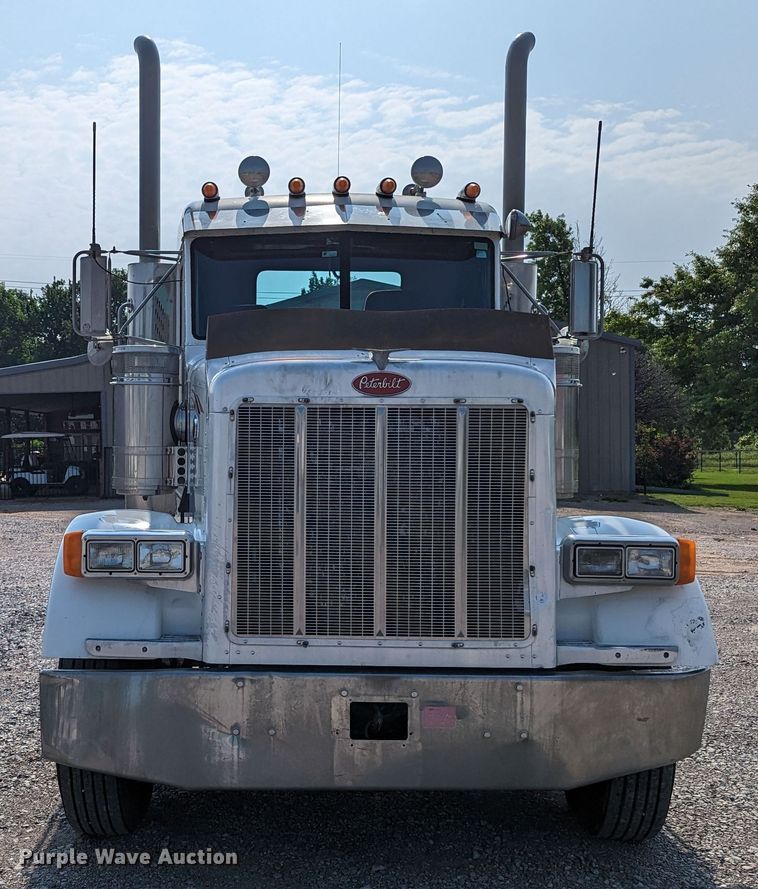 image for item MX9315 1998 Peterbilt 378  truck cab and chassis