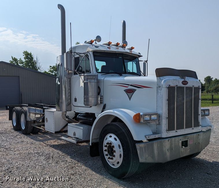 image for item MX9315 1998 Peterbilt 378  truck cab and chassis