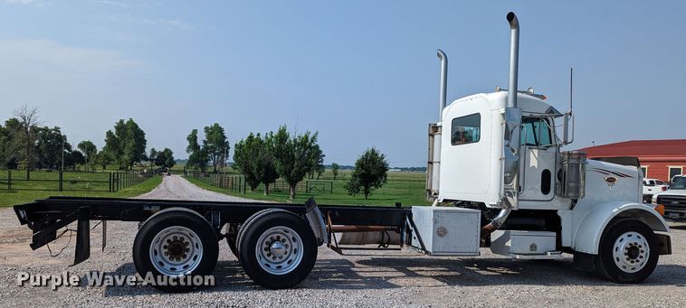 image for item MX9315 1998 Peterbilt 378  truck cab and chassis