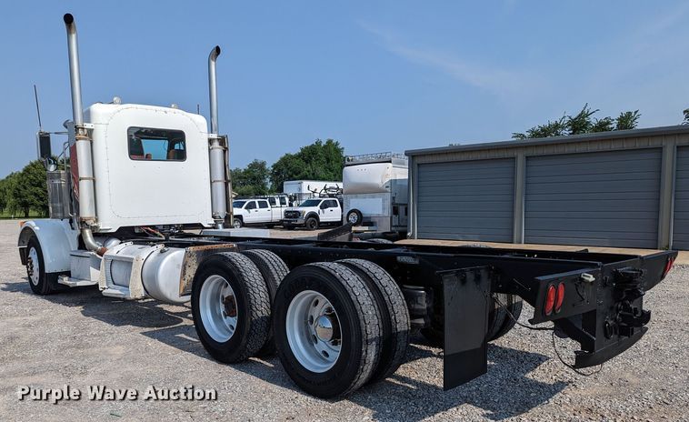 image for item MX9315 1998 Peterbilt 378  truck cab and chassis
