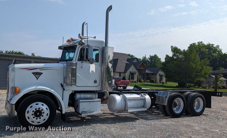 image for item MX9315 1998 Peterbilt 378  truck cab and chassis