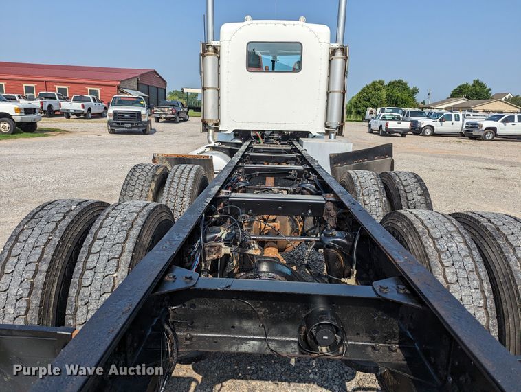 image for item MX9315 1998 Peterbilt 378  truck cab and chassis