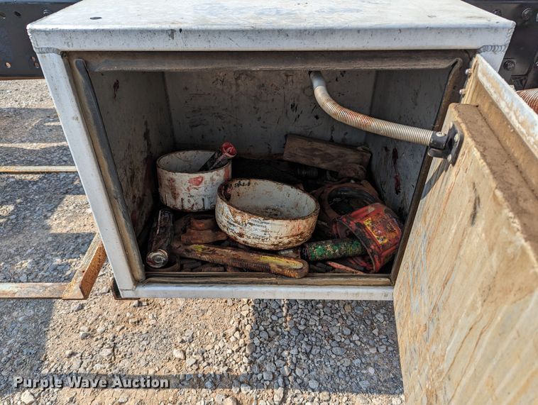 image for item MX9315 1998 Peterbilt 378  truck cab and chassis