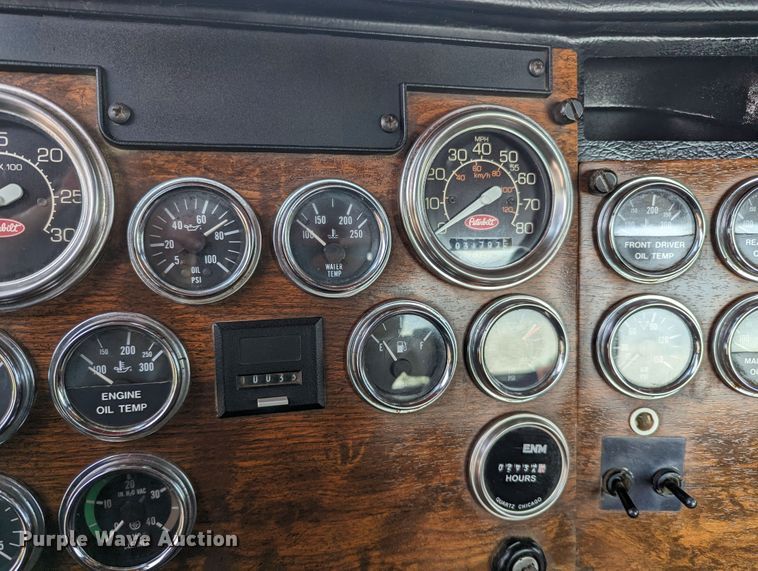 image for item MX9315 1998 Peterbilt 378  truck cab and chassis