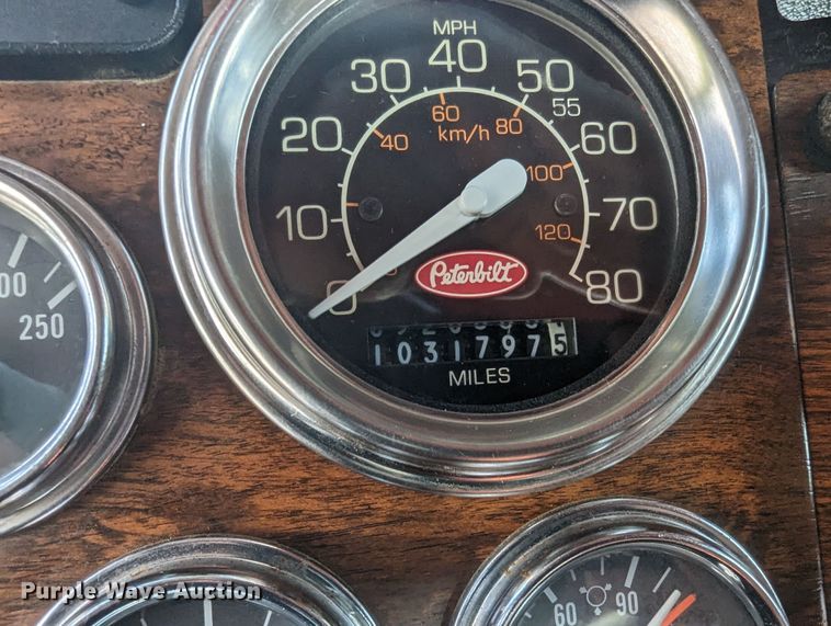 image for item MX9315 1998 Peterbilt 378  truck cab and chassis