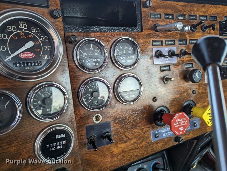 image for item MX9315 1998 Peterbilt 378  truck cab and chassis