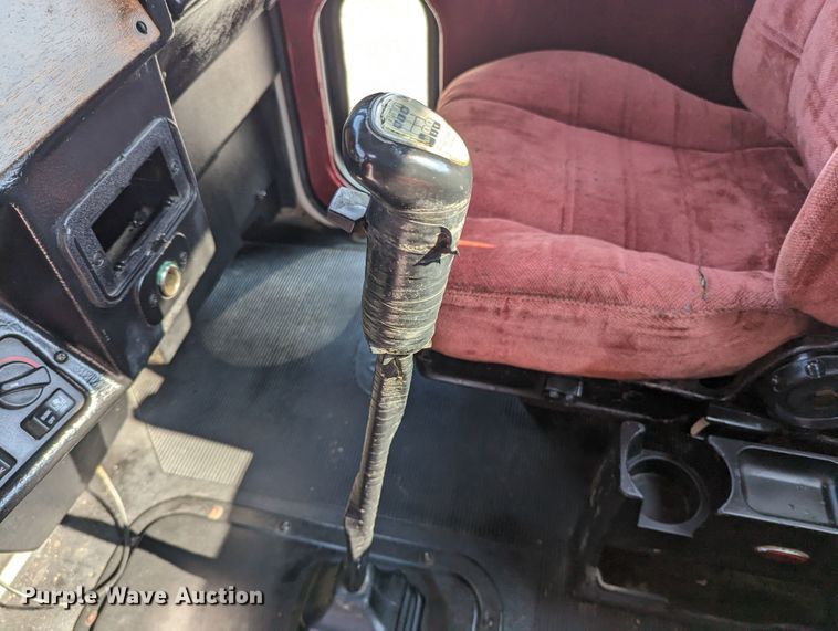 image for item MX9315 1998 Peterbilt 378  truck cab and chassis