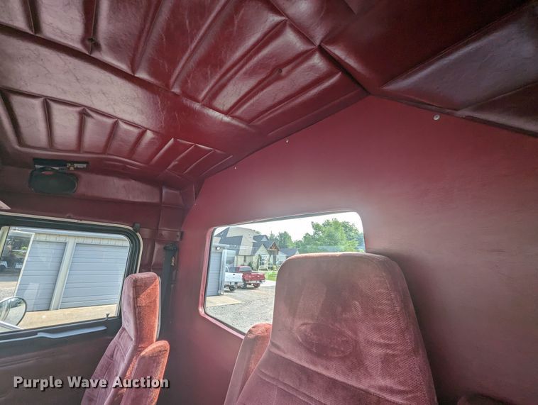 image for item MX9315 1998 Peterbilt 378  truck cab and chassis