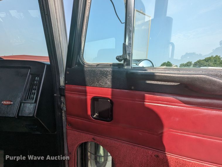 image for item MX9315 1998 Peterbilt 378  truck cab and chassis