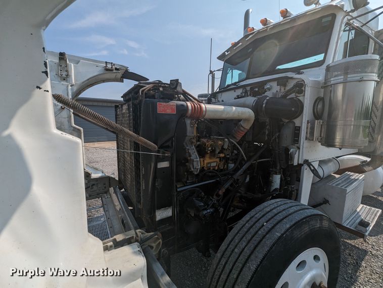 image for item MX9315 1998 Peterbilt 378  truck cab and chassis