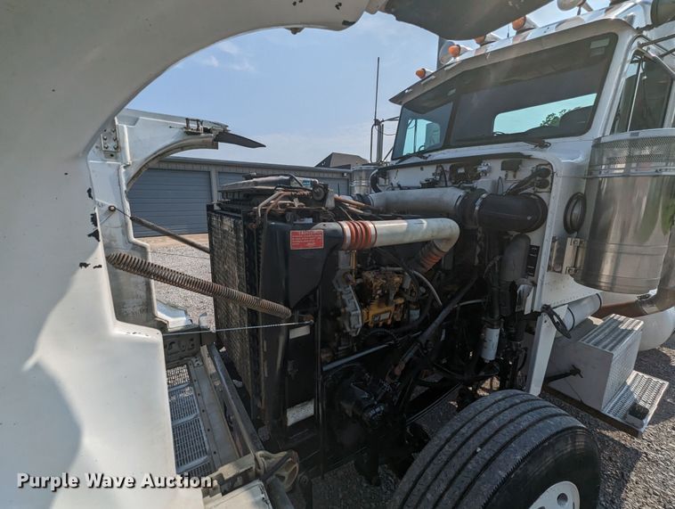 image for item MX9315 1998 Peterbilt 378  truck cab and chassis