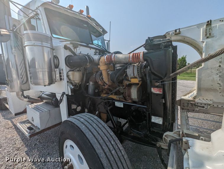 image for item MX9315 1998 Peterbilt 378  truck cab and chassis