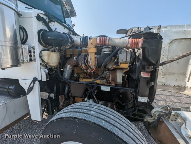 image for item MX9315 1998 Peterbilt 378  truck cab and chassis