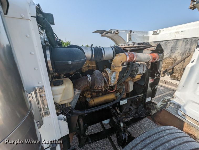 image for item MX9315 1998 Peterbilt 378  truck cab and chassis