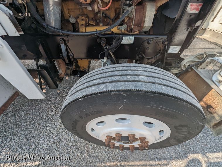 image for item MX9315 1998 Peterbilt 378  truck cab and chassis