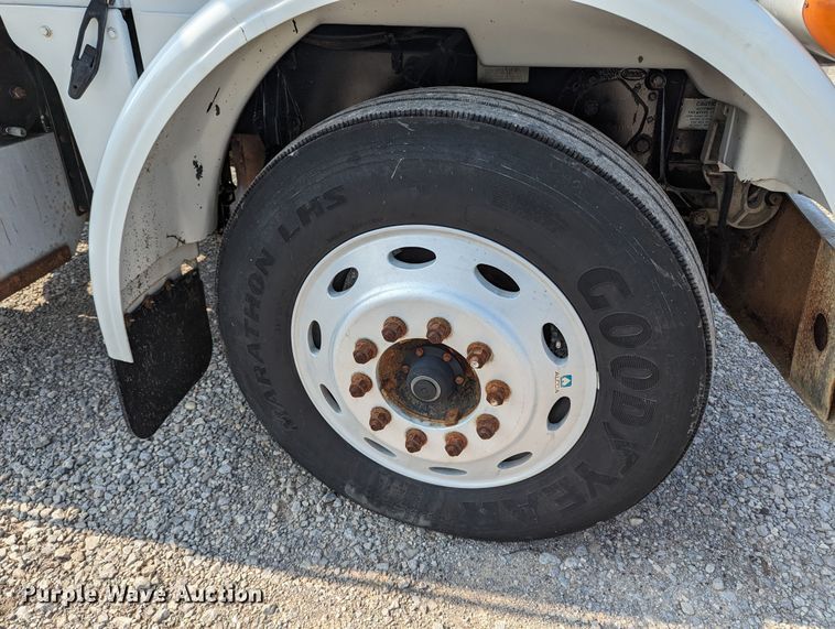 image for item MX9315 1998 Peterbilt 378  truck cab and chassis